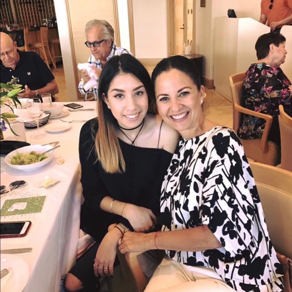 Meet your Posher, Johana + Dani